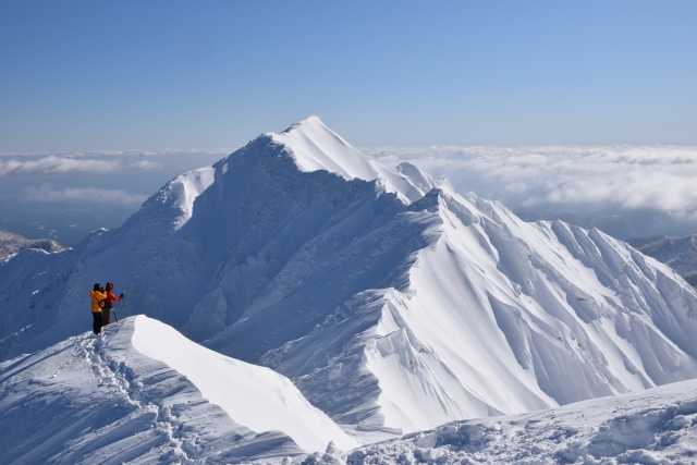 雪山登山の画像